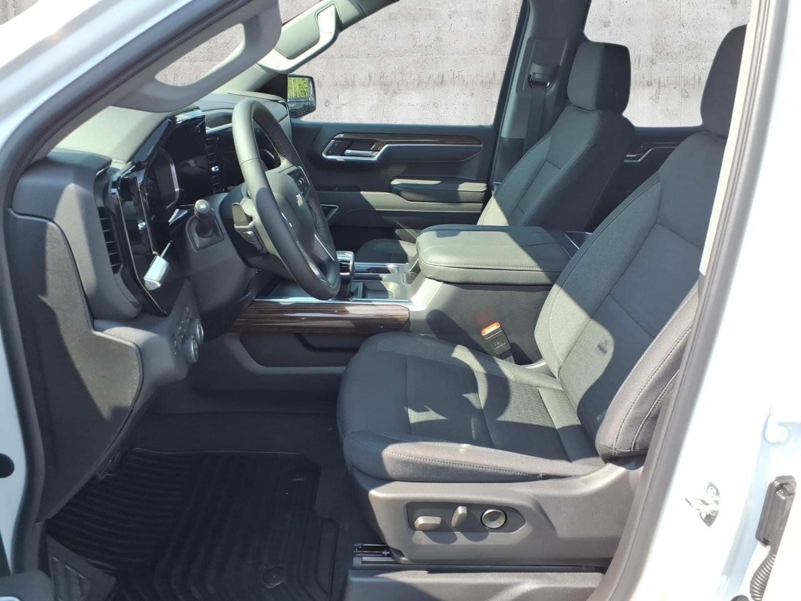 2026 Chevrolet Silverado 1500 LT - Photo 4
