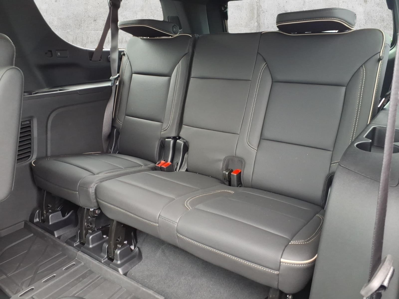 2026 Chevrolet Suburban Premier - Photo 8