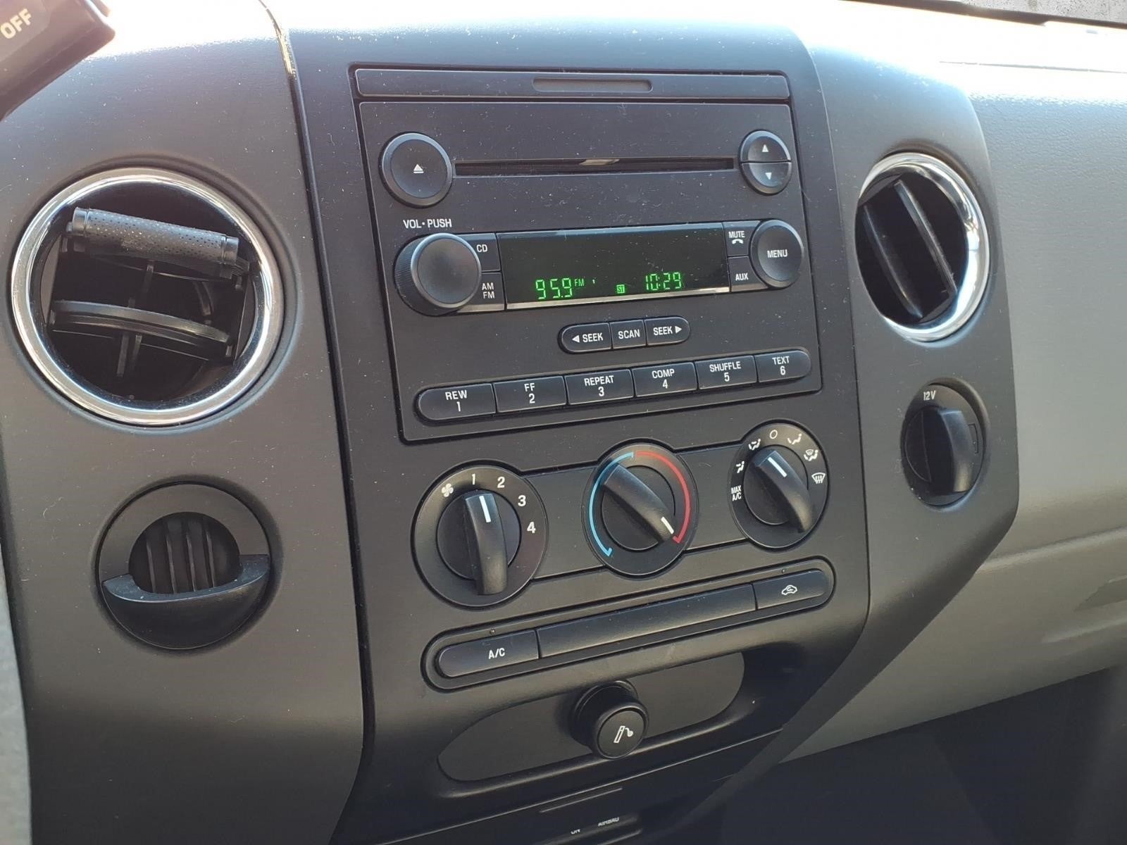 2004 Ford F-150 XL