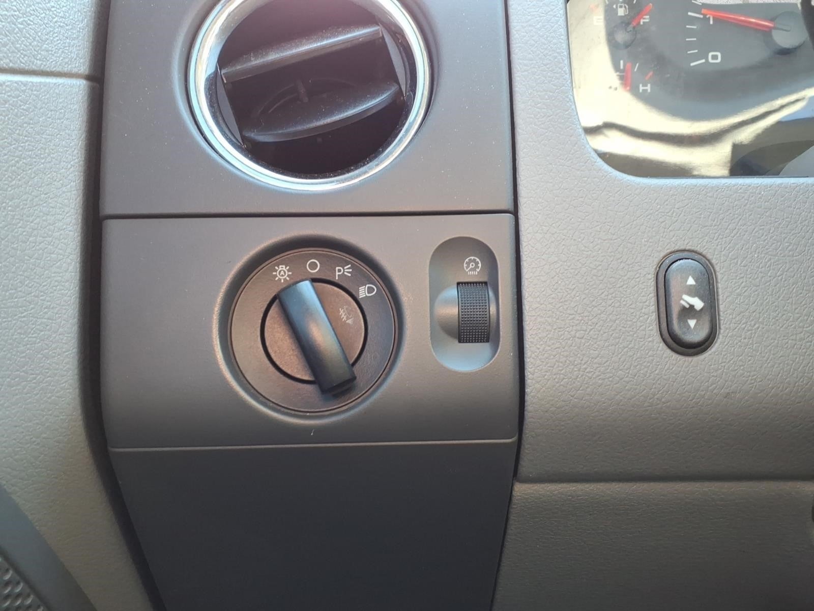 2004 Ford F-150 XL