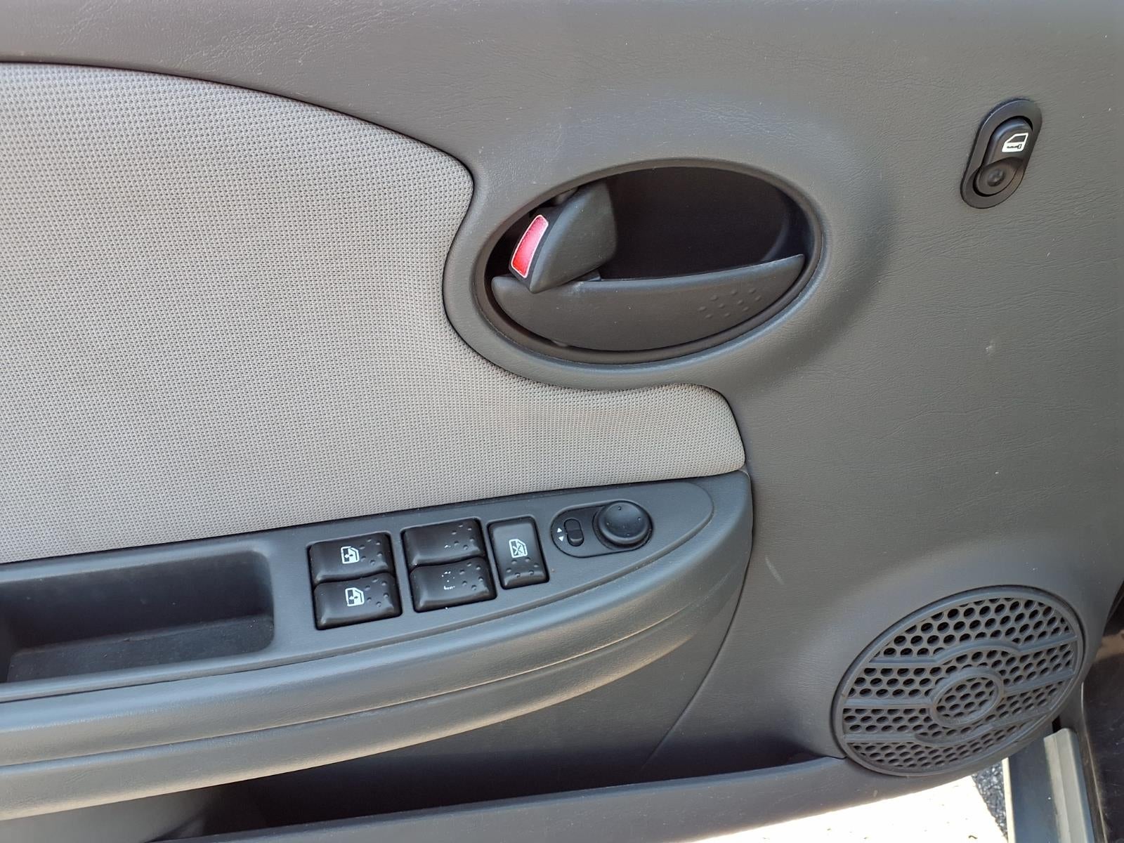 2003 Saturn Ion ION 2